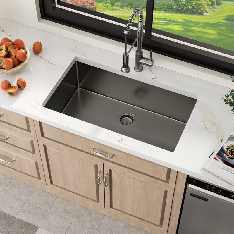 Évier de cuisine à simple cuve en acier inoxydable de calibre 16 avec grille inférieure 33 po L x 19 po l