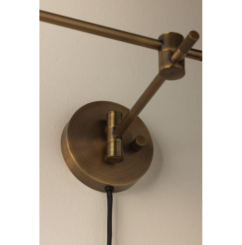 THATCHER Plug-in Sconce