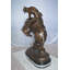 Statue en bronze Chenley Jumbo Hochet par Remington - Taille: L 21 po x l 11 po x H 32 po.