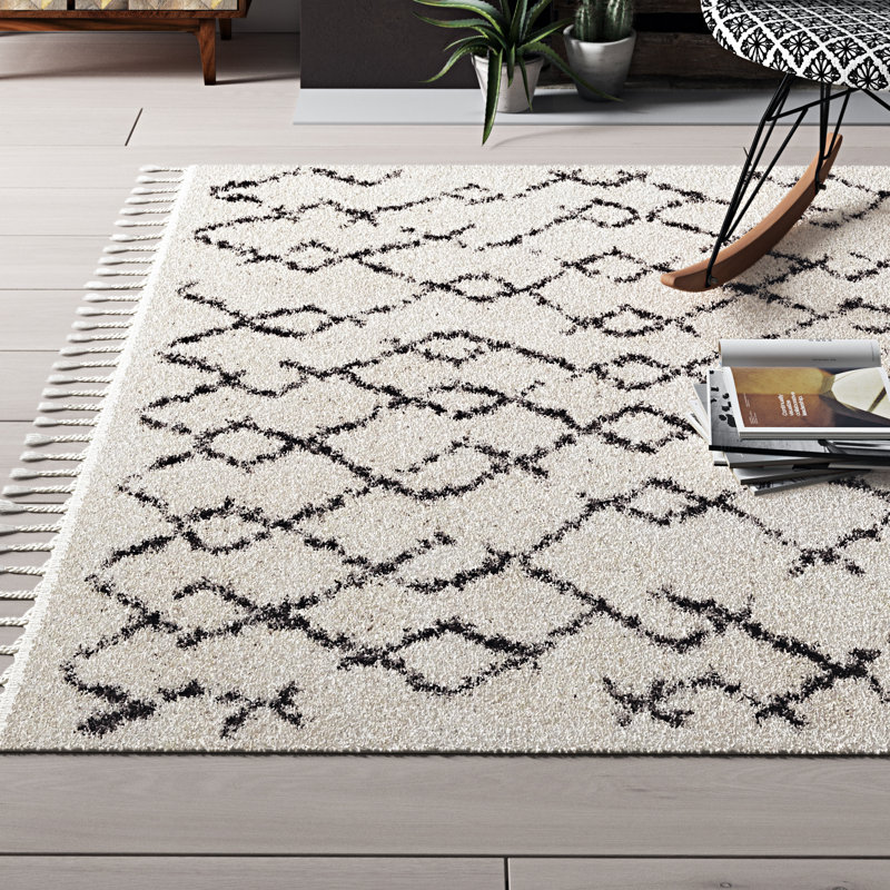 Lollar Geometric Polypropylene Rug, Rectangle 5'3" x 7'3"