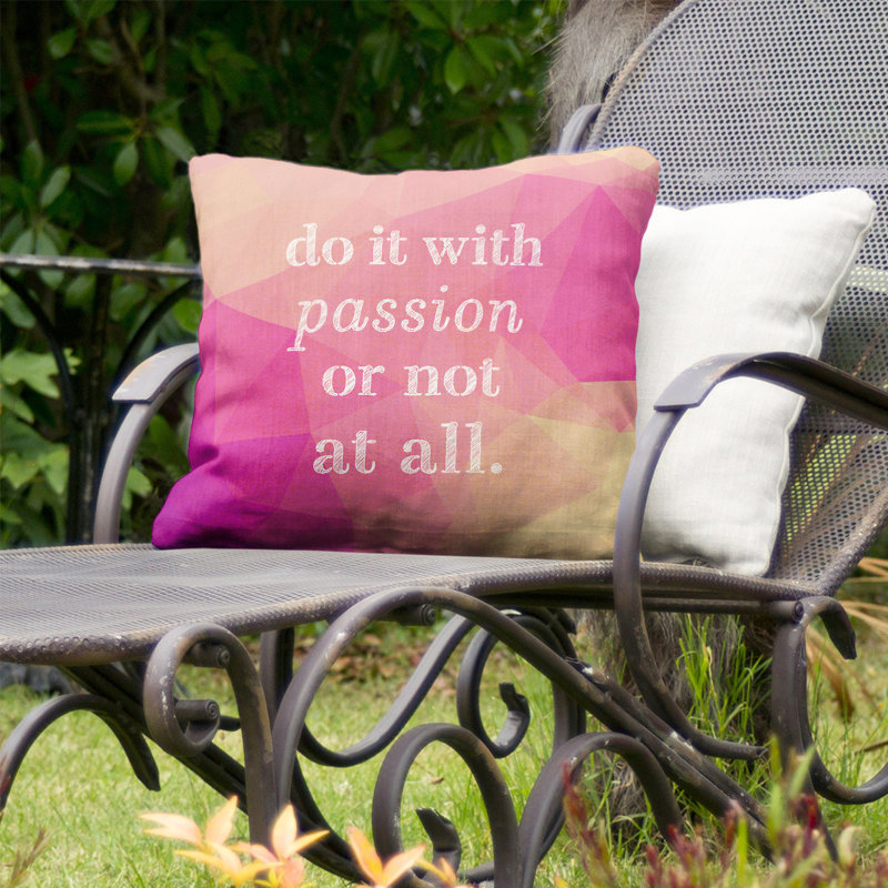 Coussin intérieur/extérieur d’inspiration passion, 16 po x 1 po, Diamant rose