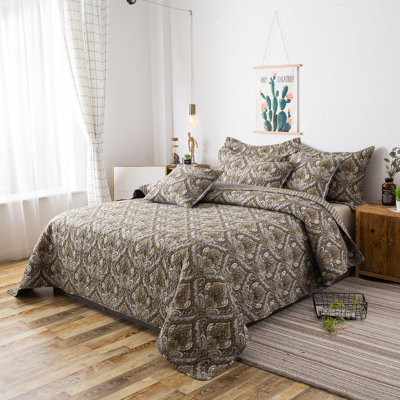 Spade Polyester Damask Quilt Set