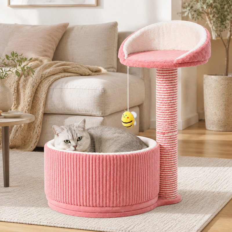 Arbre à chat compact avec lit rond, griffoir en sisal rayé, perchoir surélevé en peluche et jouet suspendu pour chats d'intérieur
