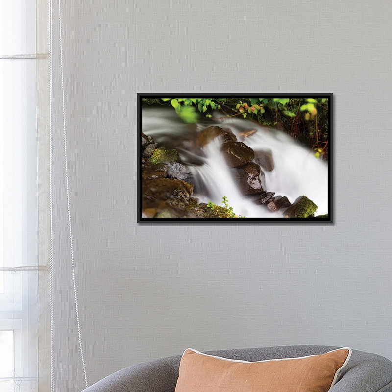 «Waterfall, H 18 po x l 26 po x P 1,5 po, Toile encadrée noire, Pas de tapis
