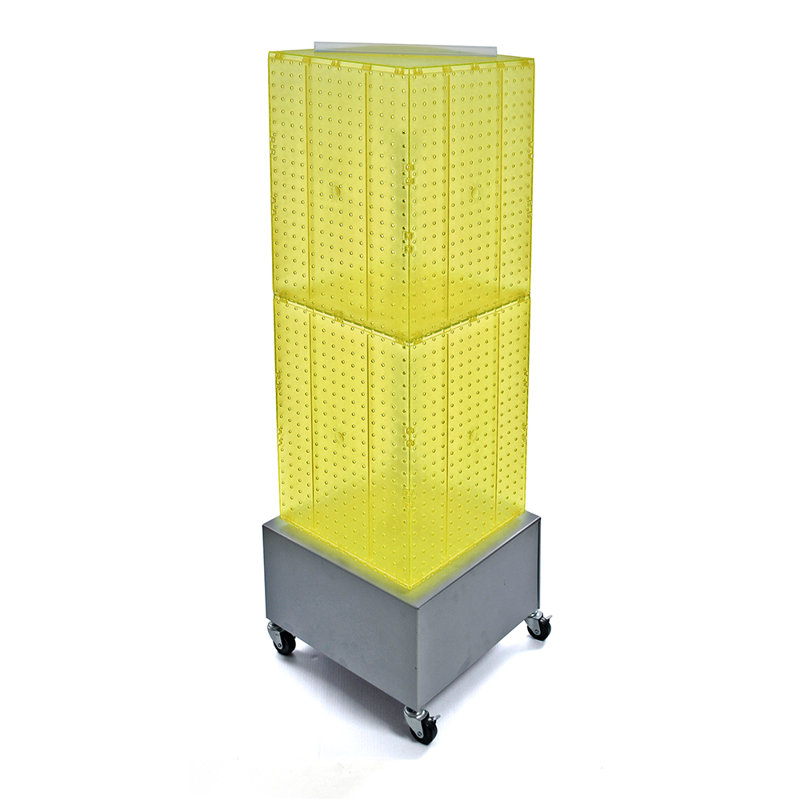 Présentoir de plancher en panneau perforé à quatre côtés sur base à roulettes en métal. Support à roulettes. Taille du panneau: l 14 po x H 40 po