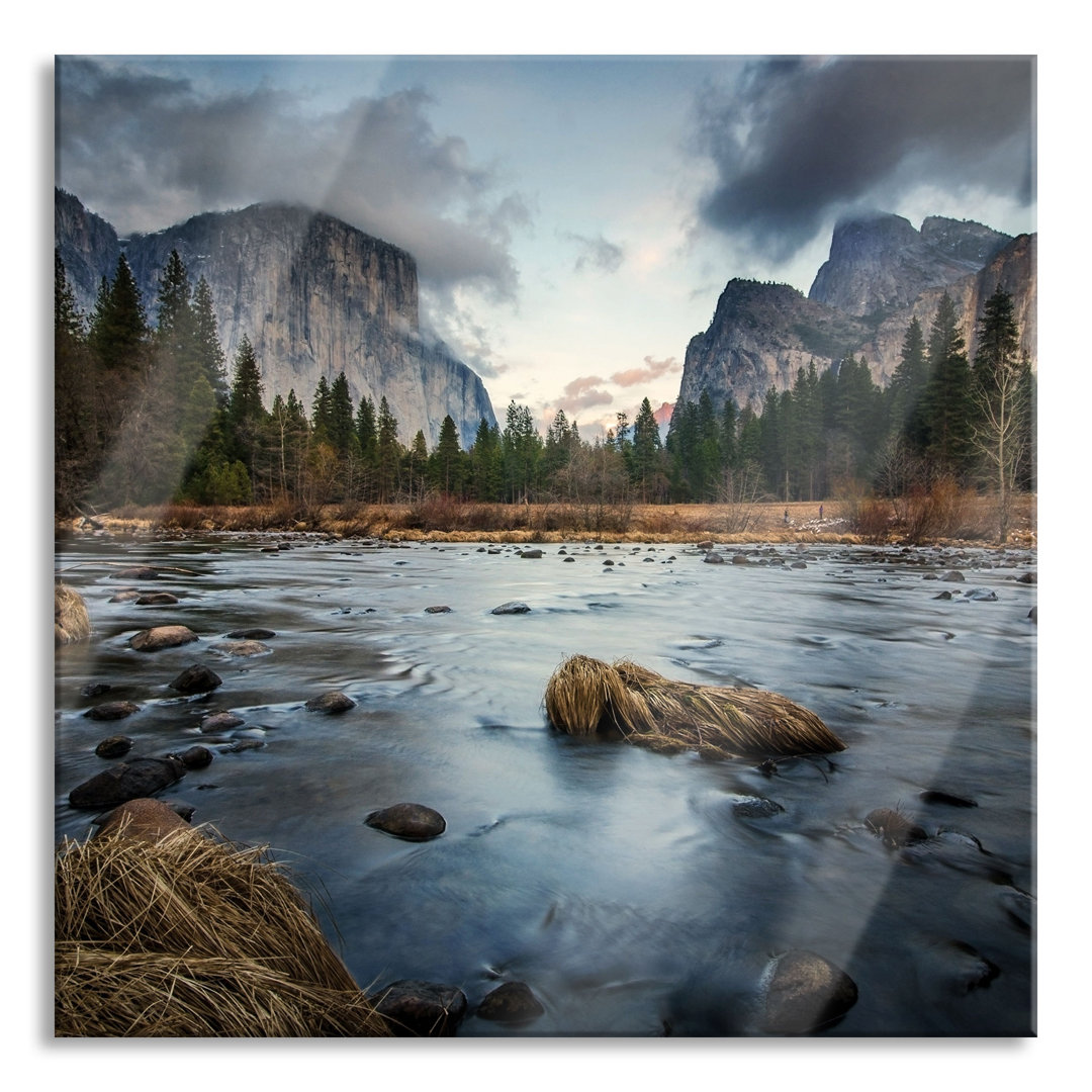 Ungerahmtes Foto auf Glas "Shallow River in Autumn"