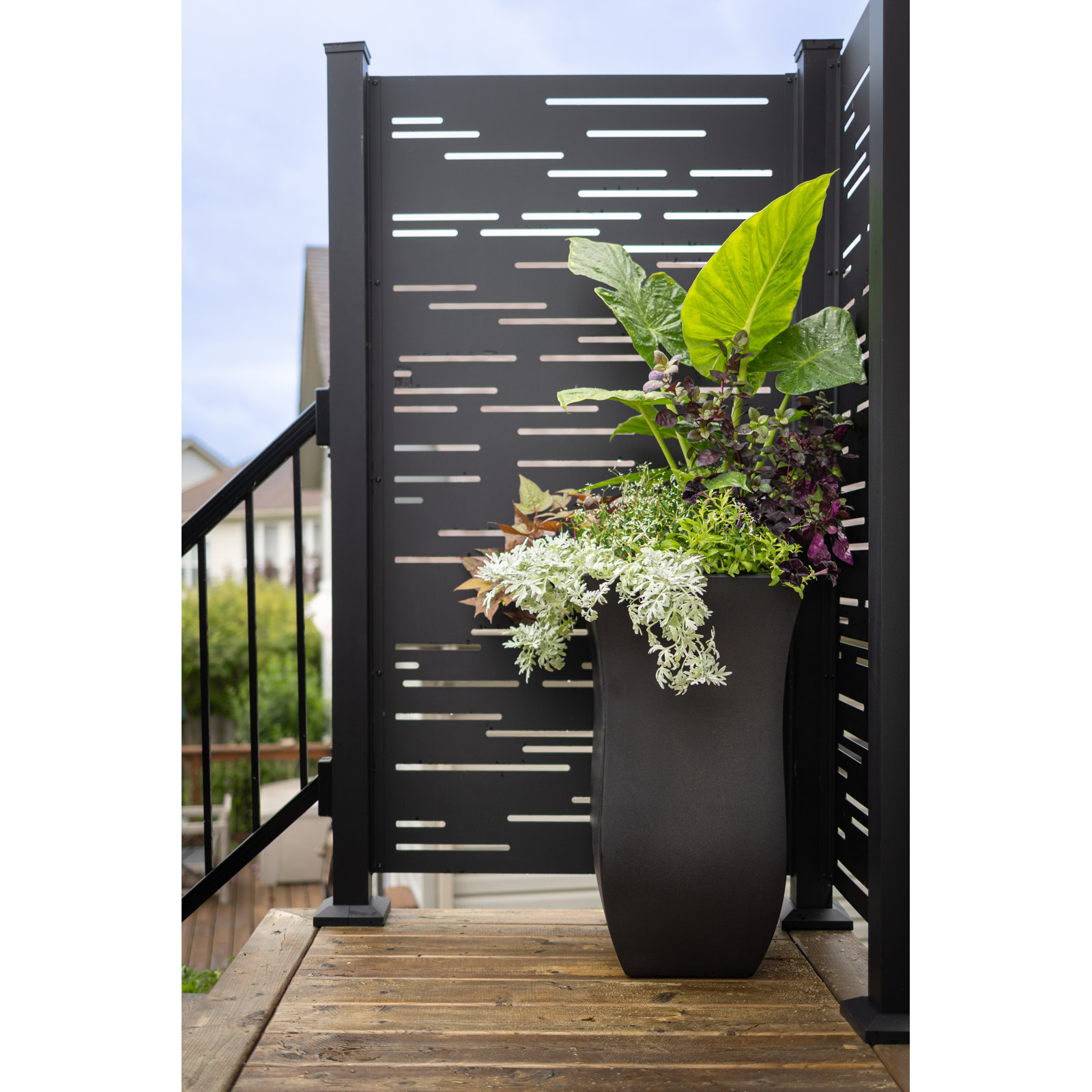 Latonia 16" Pot Planter, Black, 1