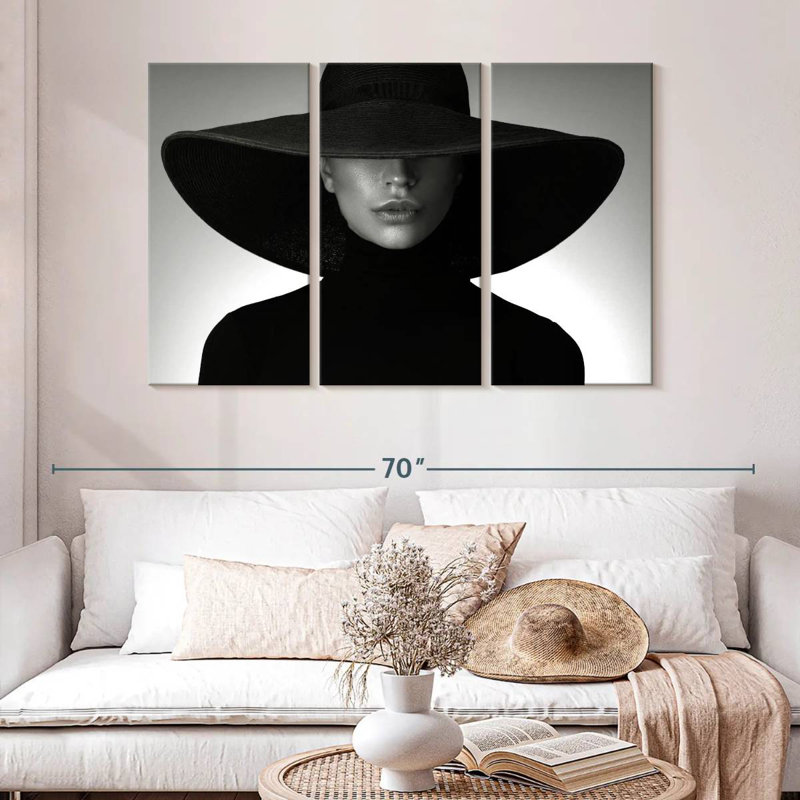 Leisha Noir Belle, 32" H x 50" W