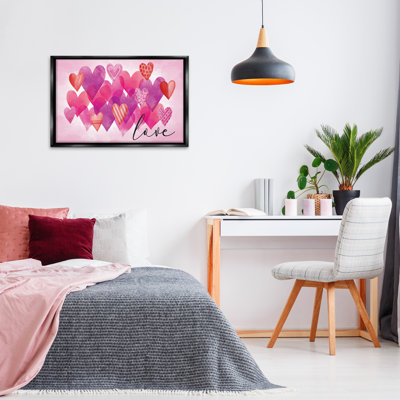 «Love with Layered Hearts», toile flottante brune encadrée par Nicole DeCamp