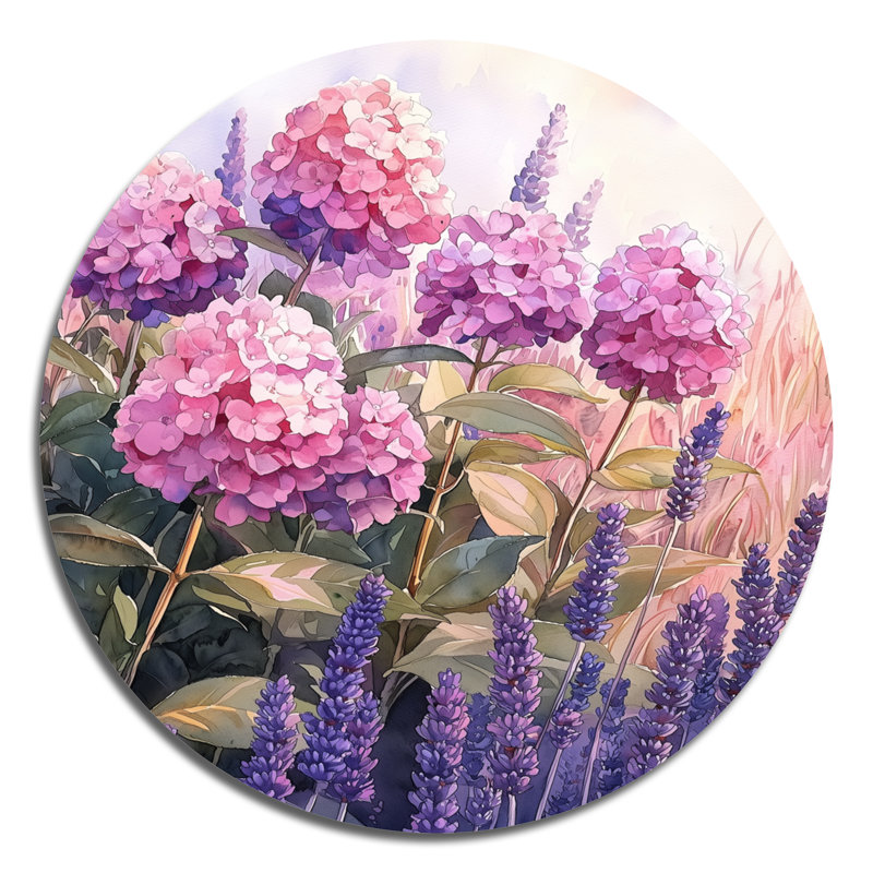 Hortensias dans un champ de lavande I - décoration murale traditionnelle en métal rose, H 16 po x l 16 po