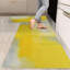 Tapis de cuisine abstraits jaunes et gris, paquet de 2 tapis de décoration intérieure modernes pour la cuisine et le vestibule