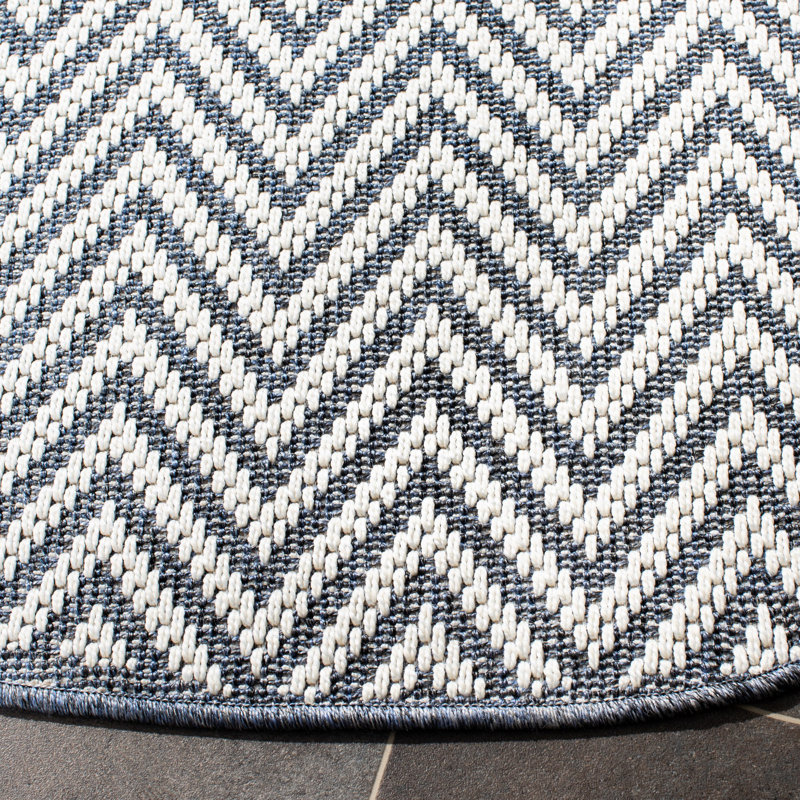 Haileyjade Performance Machine Washable Chevron Indoor/Outdoor Area Rug, Round 5'3"