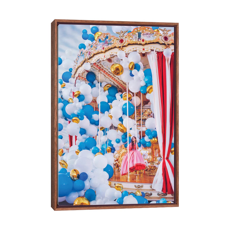 Carrousel de Moscou par Hobopeeba-impression, H 26 po x l 18 po x 1,5 po, Toile classique avec cadre brun, Pas de tapis