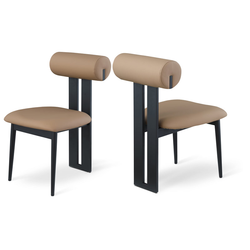 Chaise de salle à manger rembourrée Dario, Cuir brun clair végétalien, Noir mat