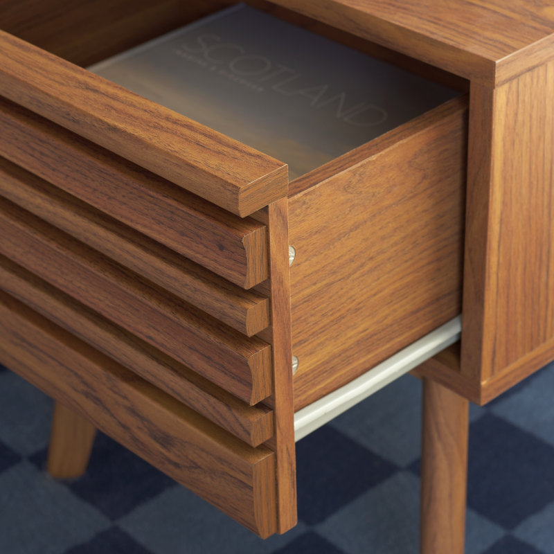 Kunio 17.72'' W Nightstand, Walnut