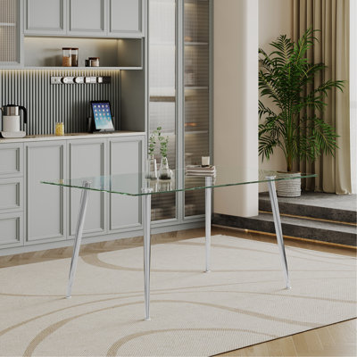 Table de salle à manger en verre trempé de 0,32 po d'épaisseur avec pieds argentés, élégante et pratique pour les pièces, plateau de table facile à nettoyer, options dorées, 62,57 po de profondeur, 34,51 de largeur, 30,65 de hauteur, 84,53 lb