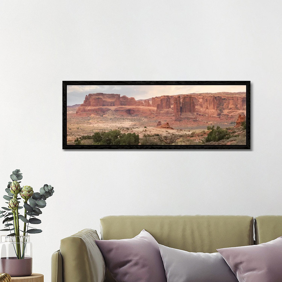 Dusty Desert V von Lori Deiter - Panoramaleinwand auf Leinwand Giclée auf Leinwand