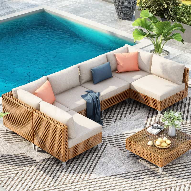 Sièges d'extérieur - 7 avec coussins beiges et table basse fonctionnelle ajoutent du style à votre ensemble de conversation pour patio