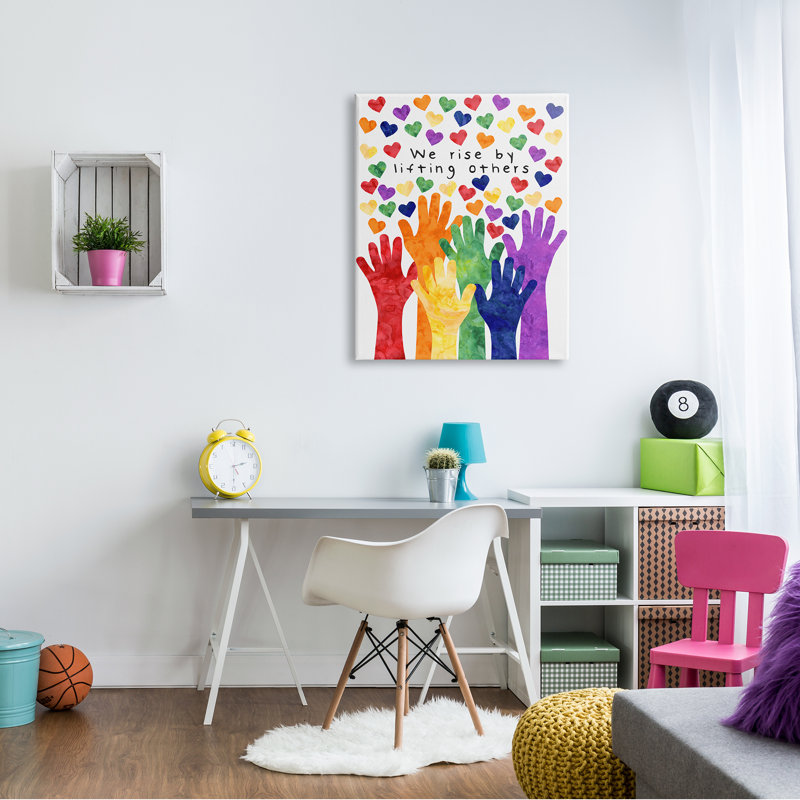 «We Rise By Lifting d'autres Rainbow Hand Hearts» par - Impression, H 40 po x l 30 po x P 1,5 po, Toile tendue