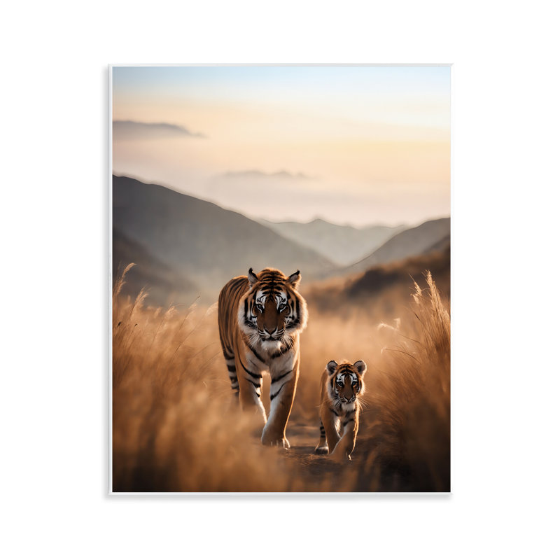  «Tiger & Cub on Savanna», art mural sur bois par Noah Bay