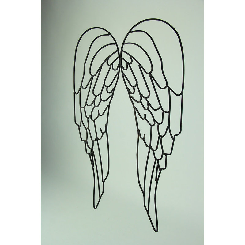 Sculpture murale traditionnelle en fil de fer noir ajouré représentant des ailes d'ange — 63,5 cm de hauteur x 41,3 cm de long x 0,6 cm de large