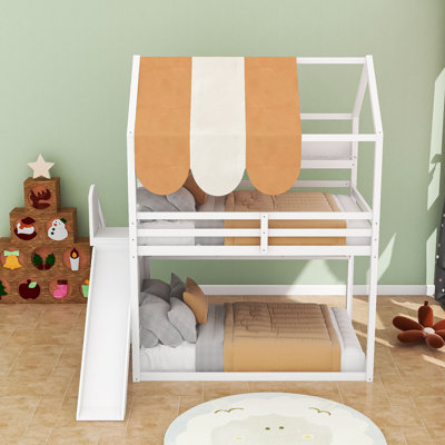 Lit double en bois avec glissoire, auvent et tablettes