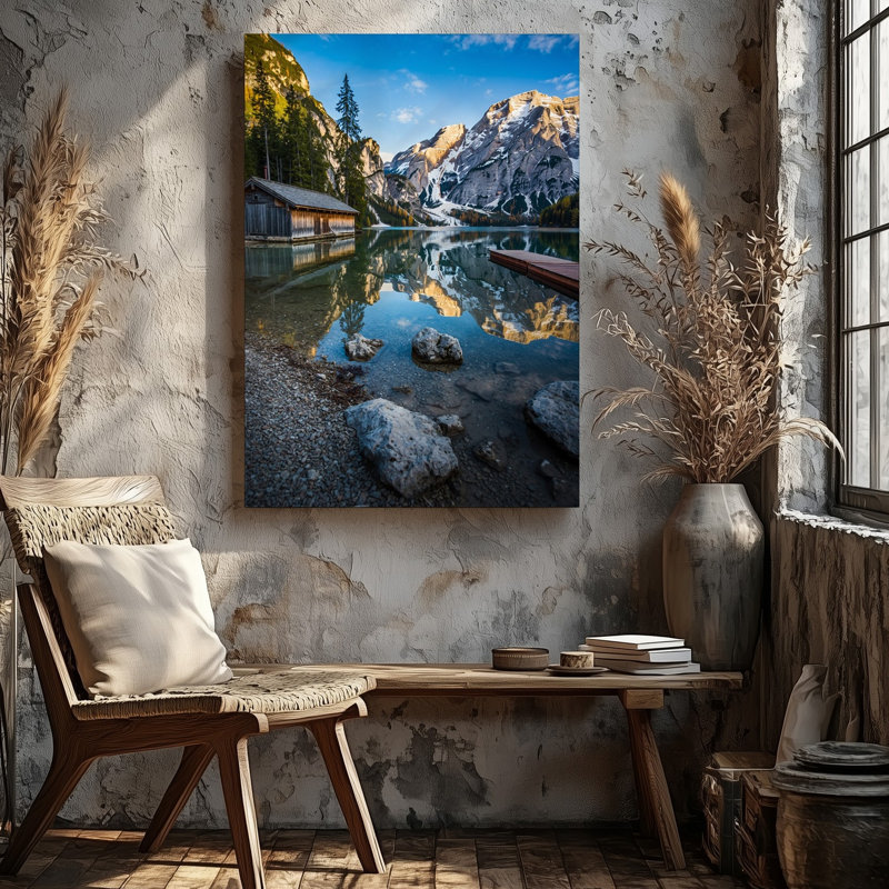 Toile, paysage de montagne serein avec une cabane en bois rustique à côté d'un art mural, un lac tranquille reflétant les sommets environnants, art mural