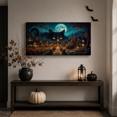 Chat noir géant au-dessus d'un village fantastique au clair de lune - Toile murale d'Halloween