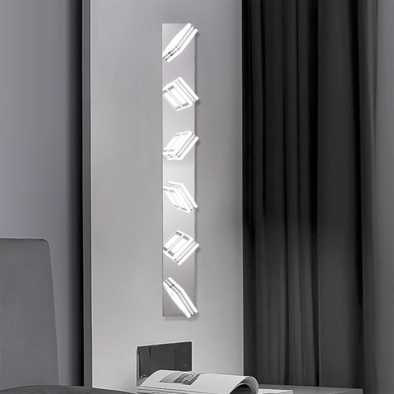 Miroir de salle de bain à DEL avec luminosité réglable, H 4 po x l 39 po x P 4 po, Chrome, Six lumières