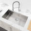 Évier de cuisine moderne 33 po x 19 po gris foncé en acier inoxydable avec système de drainage efficace 33 po x 19 po