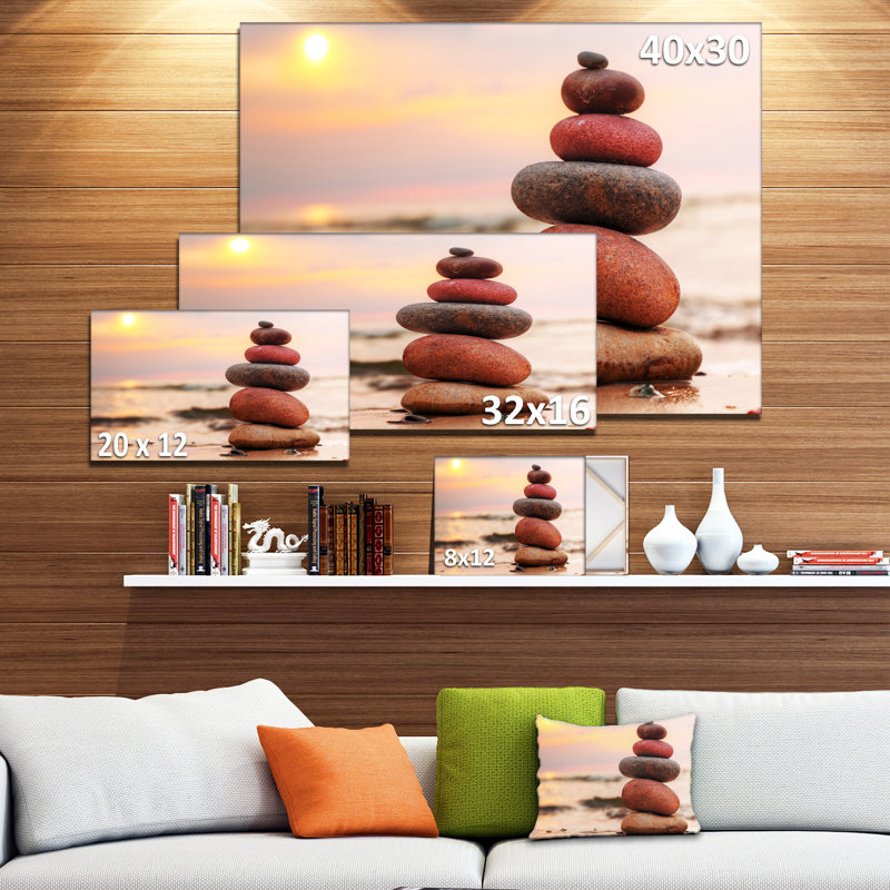 « pierres pyramidales on sable symboling zen », reproduction de photo sur toile tendue, H 20 po x l 20 po x P 1 po