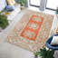 Tapis doux non tissé avec un motif géométrique complexe dans des tons terreux, parfait pour ajouter une touche d'élégance à tout espace de vie-114329869