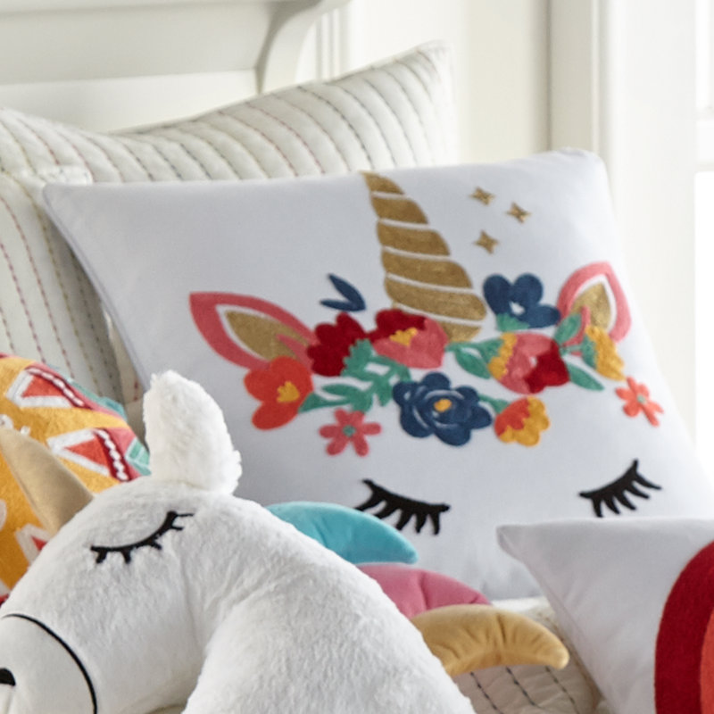 Coussin brodé Chantal Licorne
