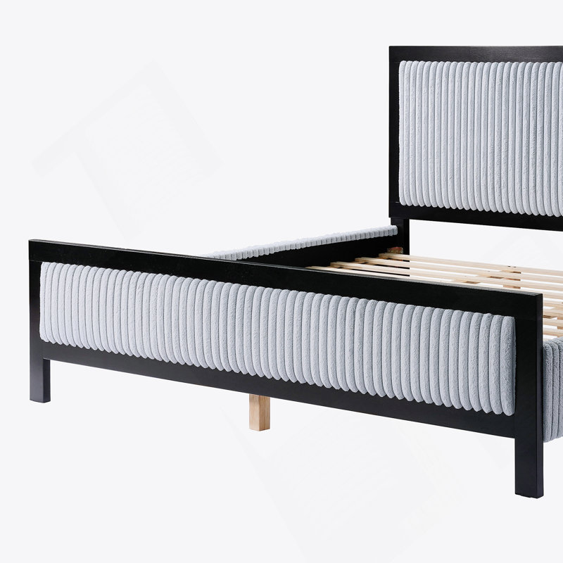 Grand lit tapissier avec tête de lit moelleuse et luxueuse, cadre parfait pour une chambre à coucher confortable et élégante