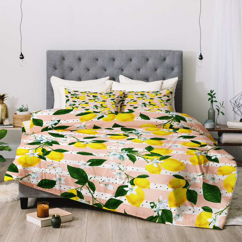 Farmhouse / Country Polyester Floral Comforter, King Comforter + 2 King Pillowcases