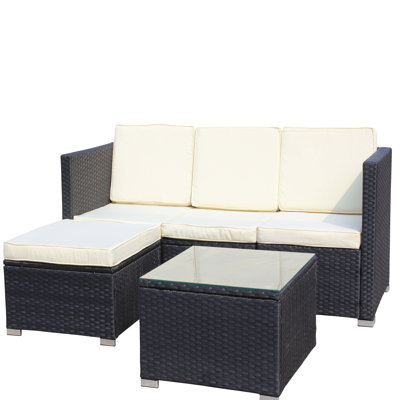 Élégant siège de patio: PE, coussins beiges, table basse: 5 avec et coussins