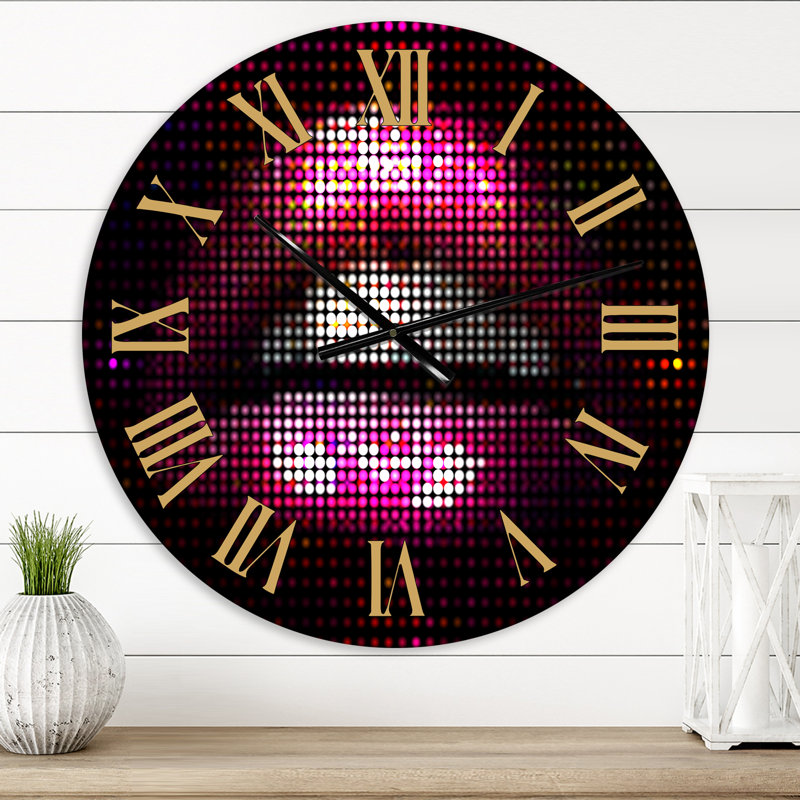 Détail des lèvres roses - horloge murale moderne, Petit