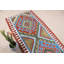 Découvrez le tapis de couloir kilim turc vert antique parfait pour les motifs géométriques de couloir