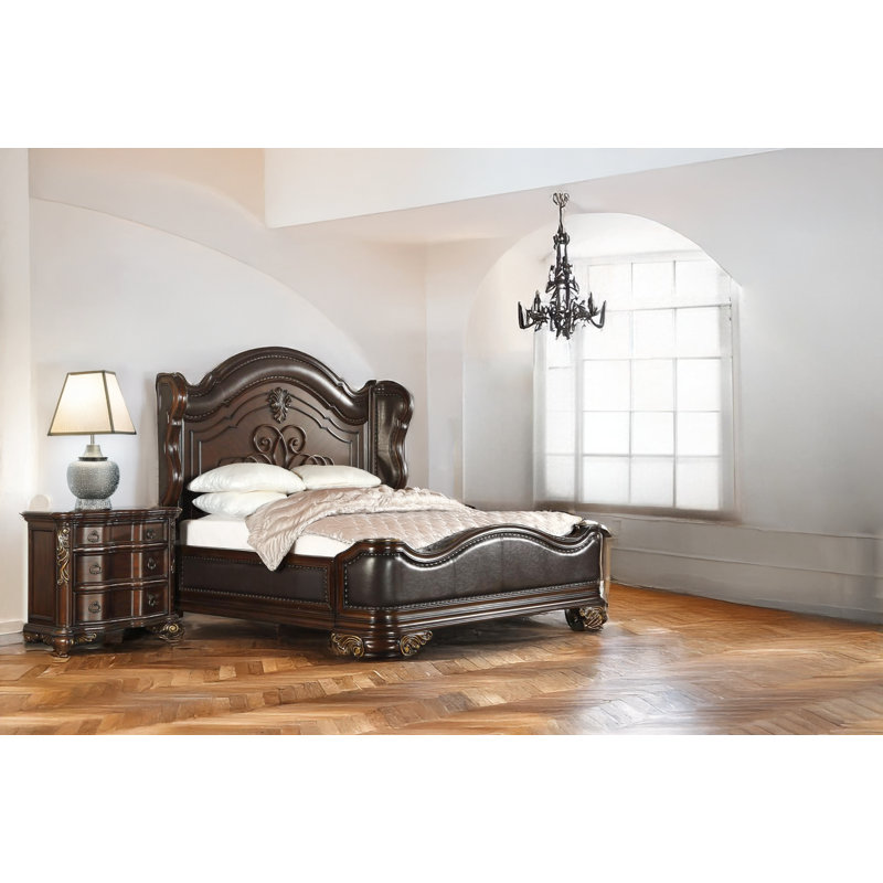 Jaymee Brown Cherry Faux Leather Upholstered Wingback Panel Bedroom Set, Très grand