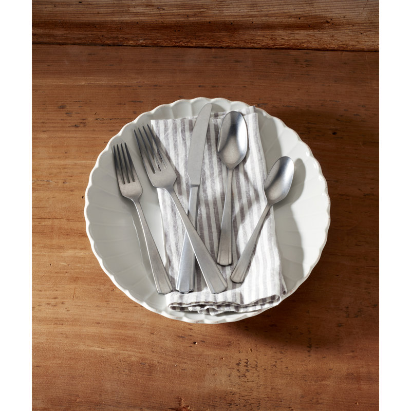 French Perle Scallop 65-Piece Flatware Set
