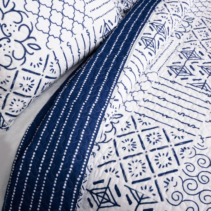 Monique Standard Cotton Reversible Coastal 3 Piece Quilt Set, Queen Quilt + 2 Shams, Blue/White