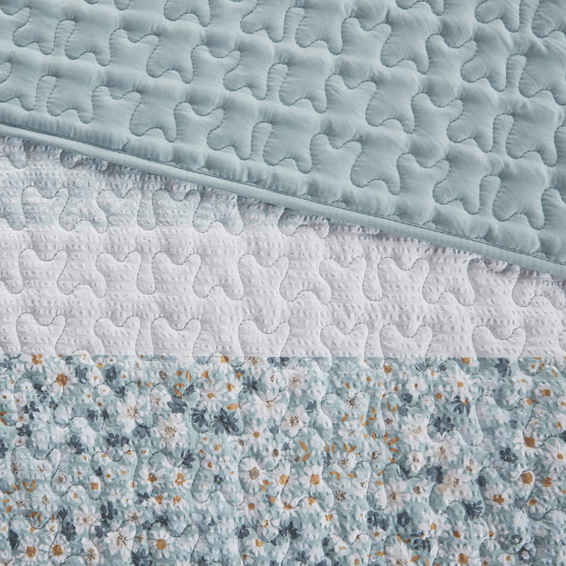 Caralie 4 Piece Seersucker Coverlet Set with Throw Pillow, Full/Queen Coverlet + 2 Shams + 1 Pillow, Aqua
