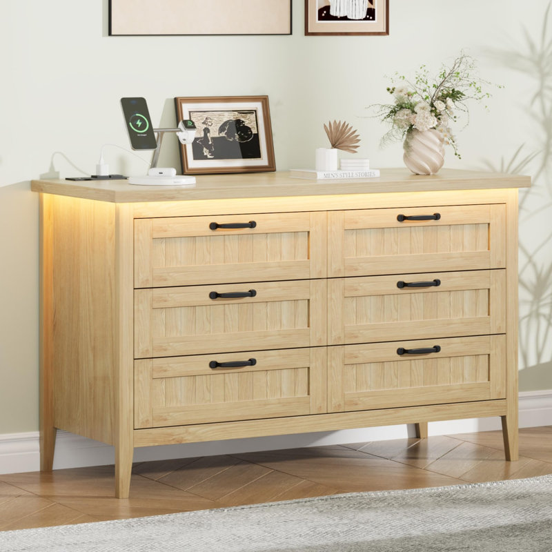 Commode à tiroirs Farmhouse avec station de charge et lumières DEL, commode de chambre mince en bois, Naturel / 6 tirages