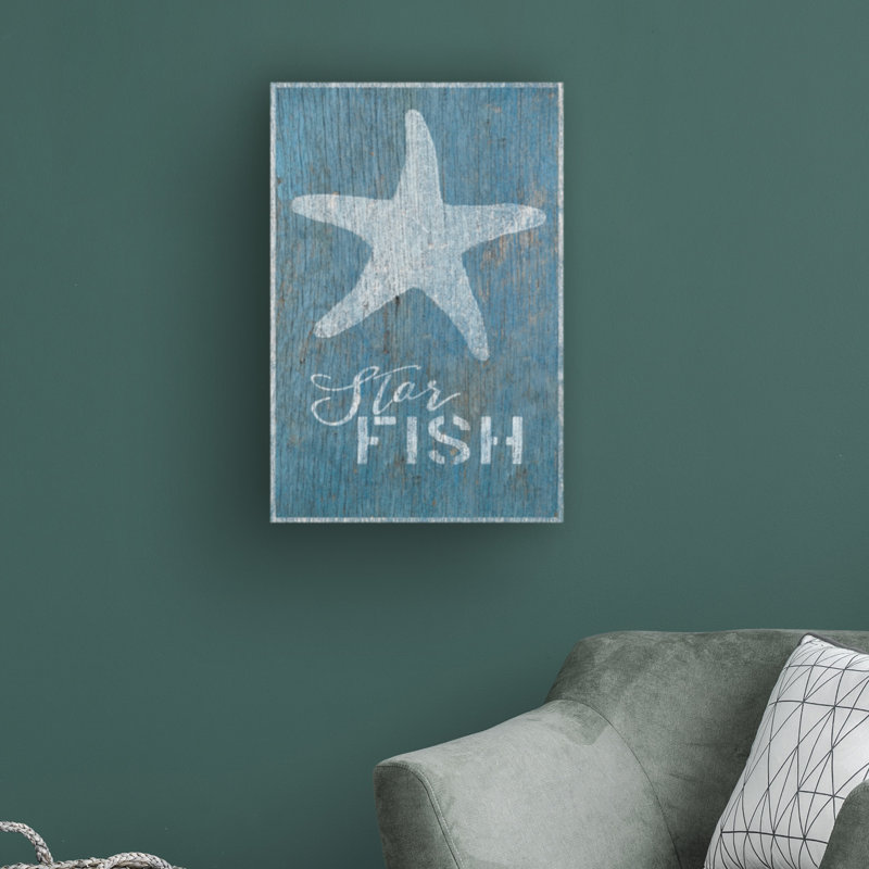 Étoile de mer sur bois bleu par Cora Niele - peinture sur toile tendue, H 32 po x l 22 po x P 2 po