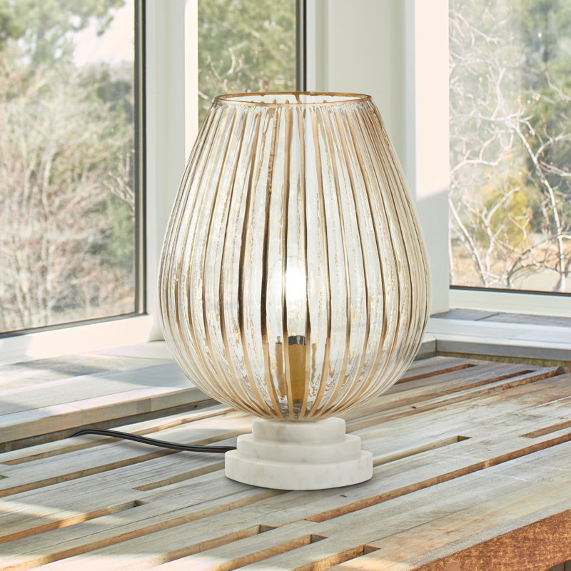 Lampe d'appoint en forme d'urne en verre transparent et doré H 12,25 po avec base en marbre