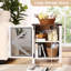 Table de chevet de style champêtre avec station de recharge – Table d'appoint rustique avec porte de grange, rangement et ports USB