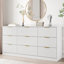 Commode cannelée à 9 tiroirs de 63 po de largeur pour chambre à coucher, commode moderne avec poignée en métal, blanc