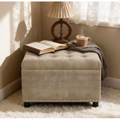 Repose-pieds avec rangement, repose-pieds capitonné, repose-pieds clouté, repose-pieds carré avec rangement, table basse rembourrée, rangement pour chambre à coucher, décoration de salon, repose-pieds, mobilier, décoration intérieure.