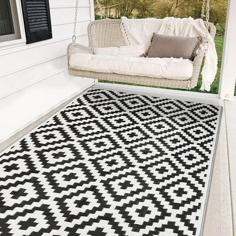 Tapis d'extérieur imperméable 5 pi x 8 pi, tapis réversible en plastique, tapis moderne, grand tapis de sol pour l'extérieur, véhicule récréatif, patio, cour, terrasse, pique-nique, plage, camping (treillis noir et blanc 5 pi x 8 pi)