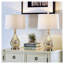 Lampe de table moderne en verre transparent avec abat-jour en lin blanc et base en nickel poli (ensemble de 2)